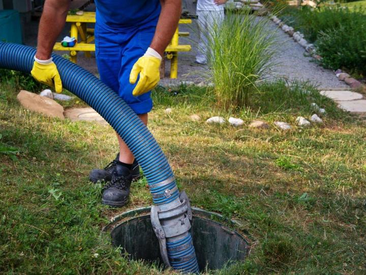 Entreprise de débouchage et de curage de canalisation.